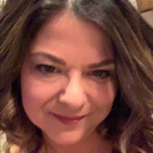 Meet your Posher, Carine